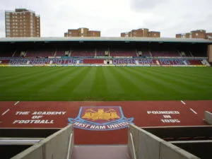 Surfacing Wet Pour Logo Design